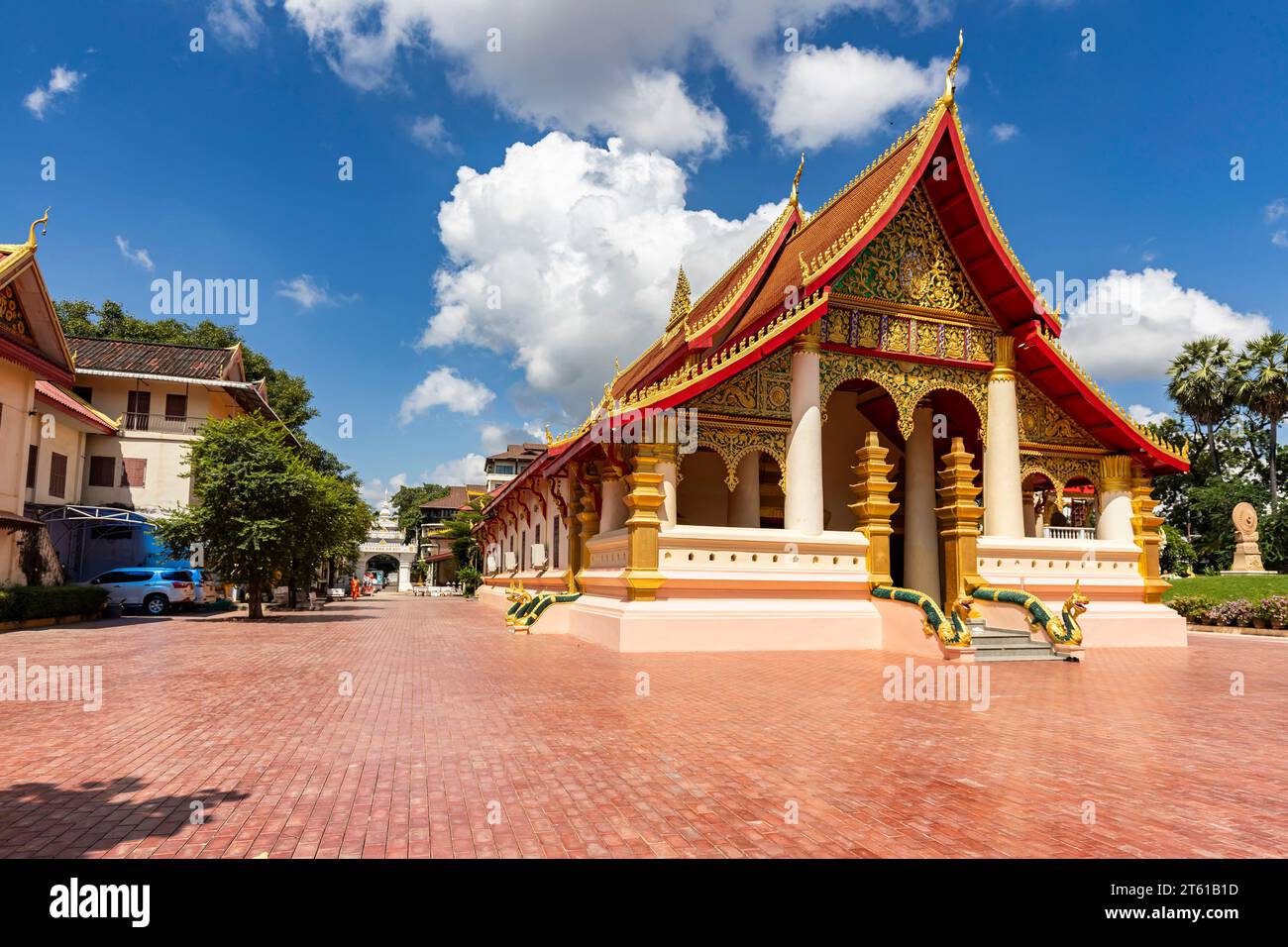 Wat ONG teu, extérieur du sanctuaire principal (hall principal), et cour, Vientiane, Laos, Asie du Sud-est, Asie Banque D'Images