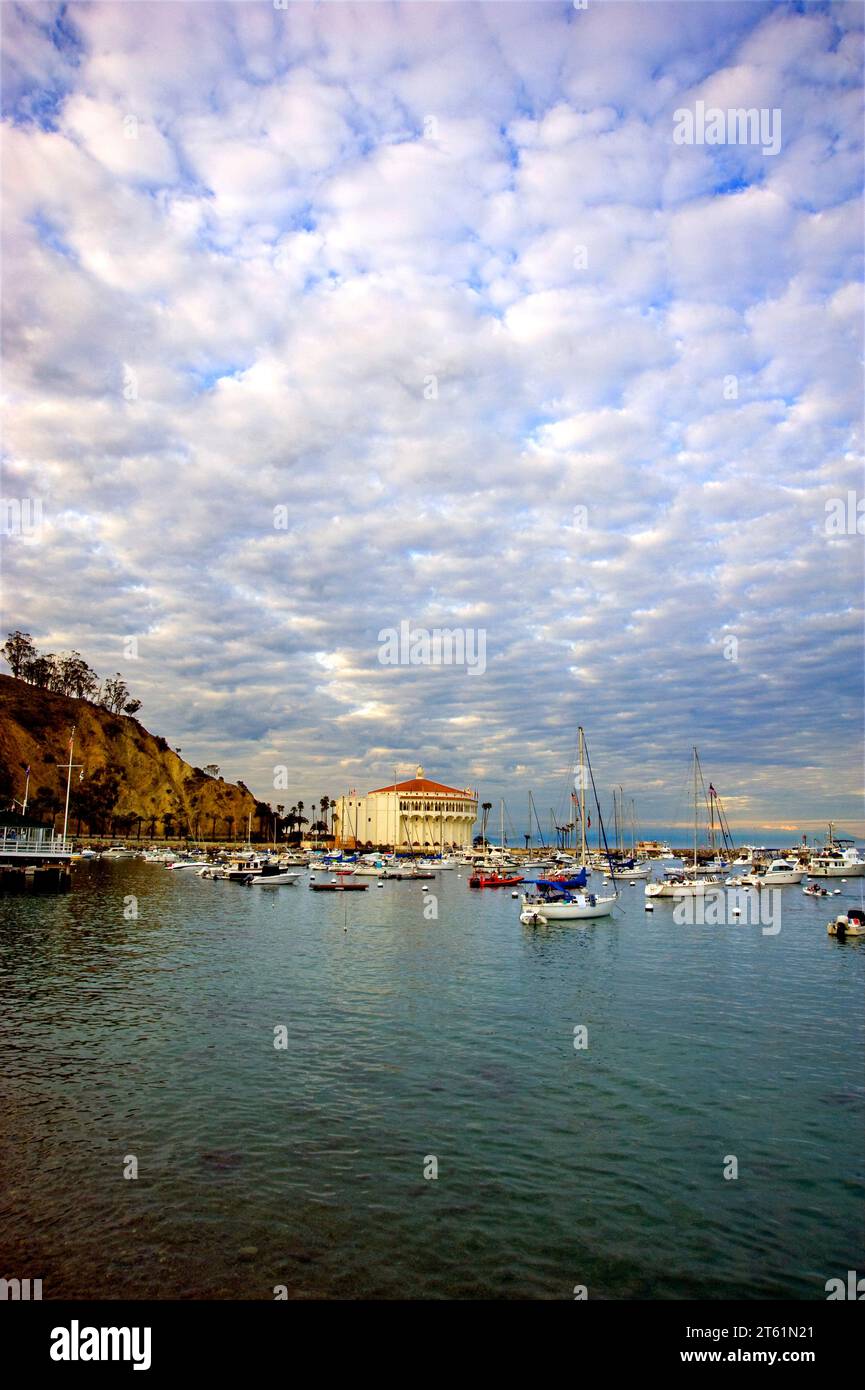 Le casino Avalon Ballroom sur Catalina Island à l'aube, au large de la côte de Californie du Sud, États-Unis, Banque D'Images