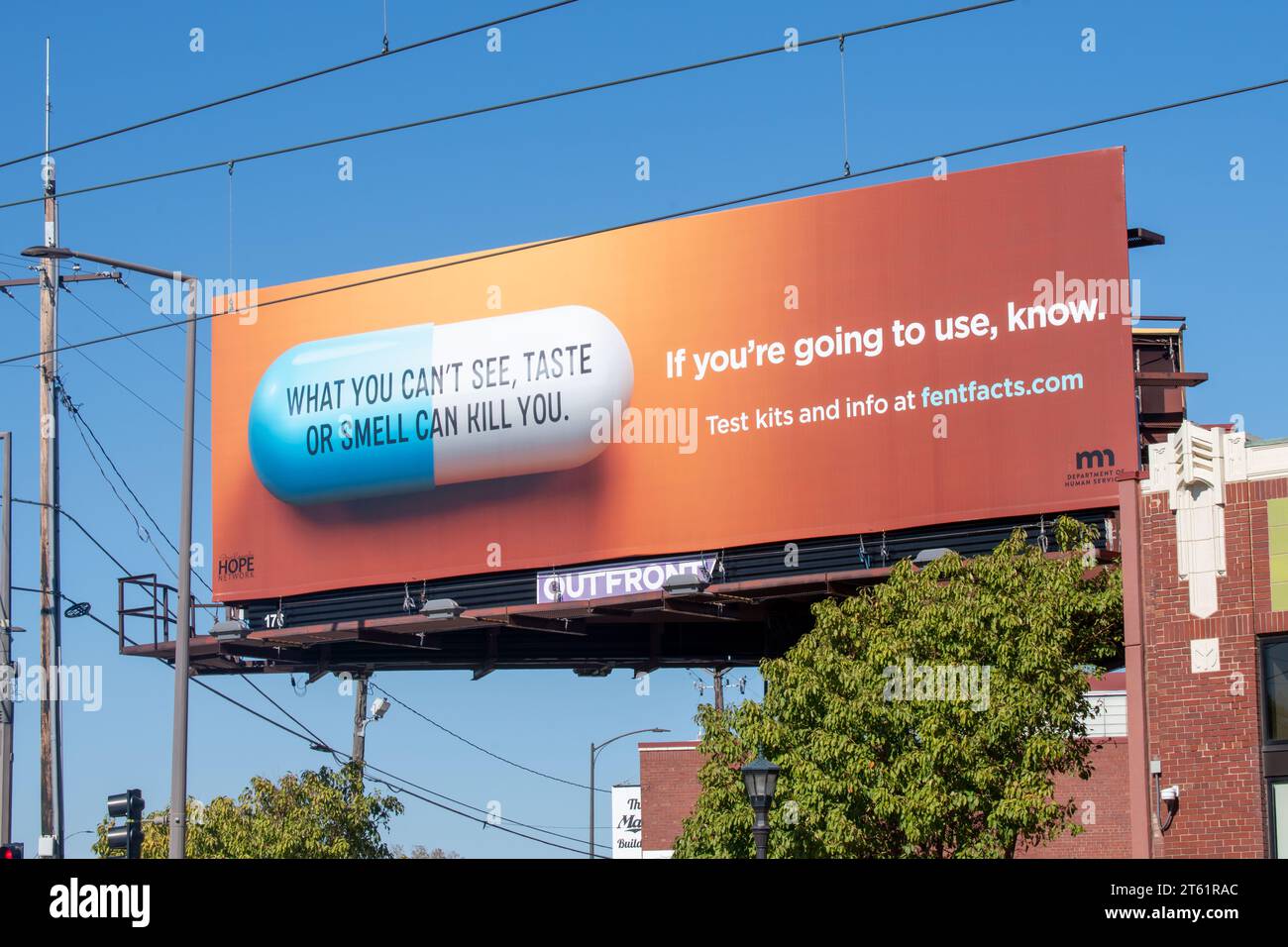 St. Paul, Minnesota. Panneaux publicitaires pour kits de test et informations pour les consommateurs de drogues. Banque D'Images
