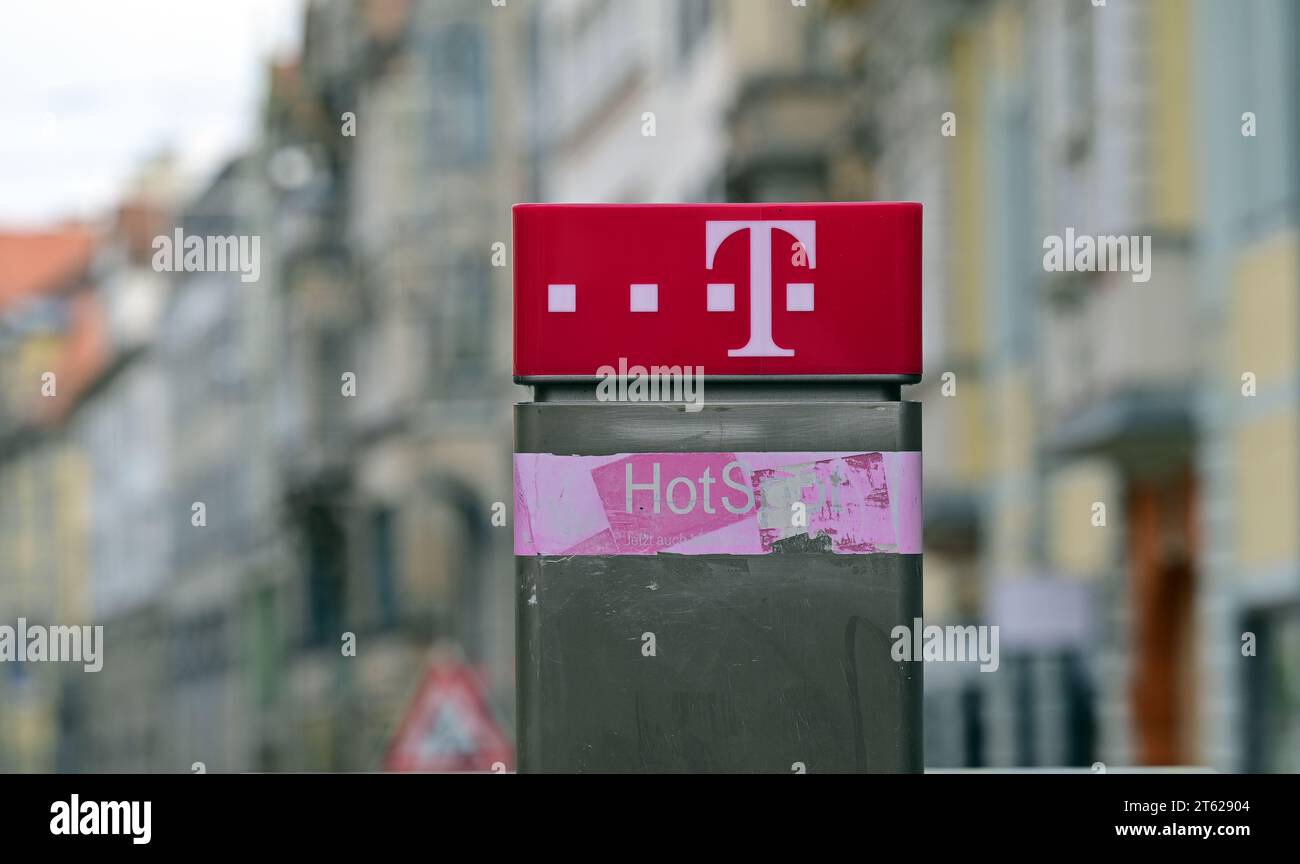 Erfurt, Allemagne. 07 novembre 2023. Un hotspot Deutsche Telekom est situé dans le centre-ville d'Erfurt. Crédit : Martin Schutt/dpa/Alamy Live News Banque D'Images