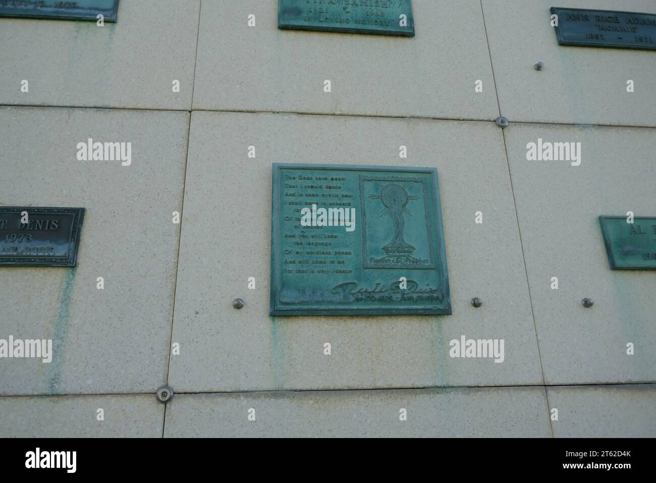 Los Angeles, Californie, États-Unis 6 novembre 2023 Ballerina Ruth St. Denis grave dans les cours du souvenir au Forest Lawn Memorial Park Hollywood Hills le 6 novembre 2023 à Los Angeles, Californie, États-Unis. Photo de Barry King/Alamy stock photo Banque D'Images