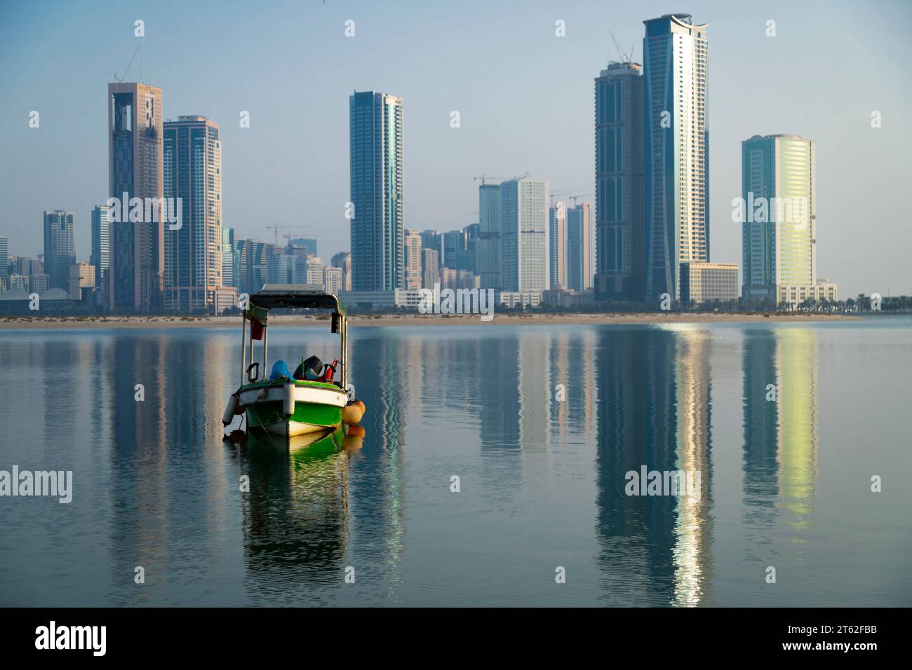 Bateaux locaux garés à Sharjah Corniche Banque D'Images