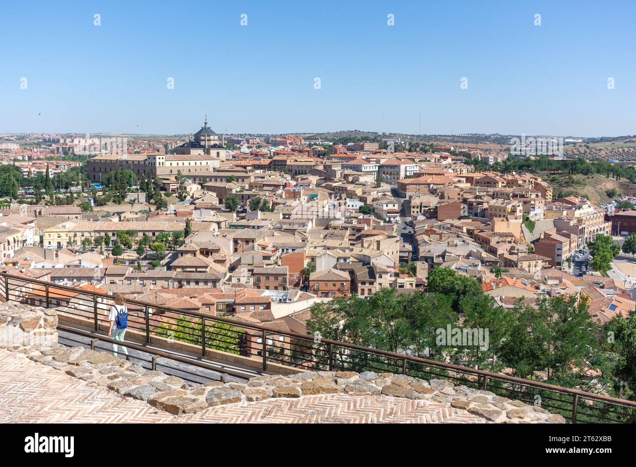 Vue sur la ville depuis la Plaza Zocodover, Tolède, Castilla–la Mancha, Royaume d'Espagne Banque D'Images
