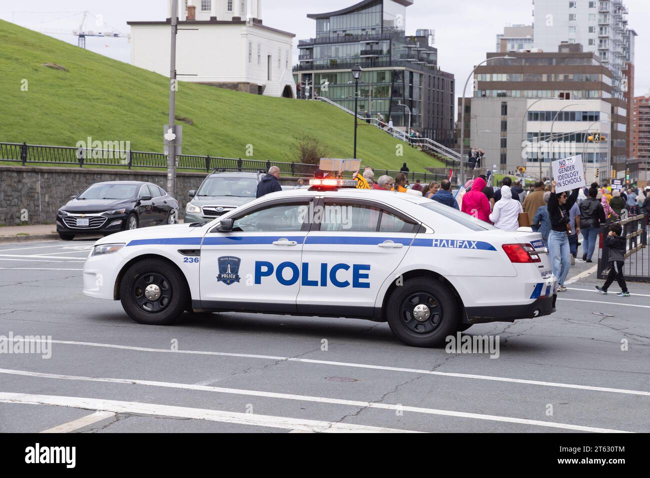 Halifax Nouvelle-Écosse voiture de police en service lors d'une manifestation ; police canadienne, police et ordre ; Halifax Nouvelle-Écosse Canada. Police canadienne. Banque D'Images