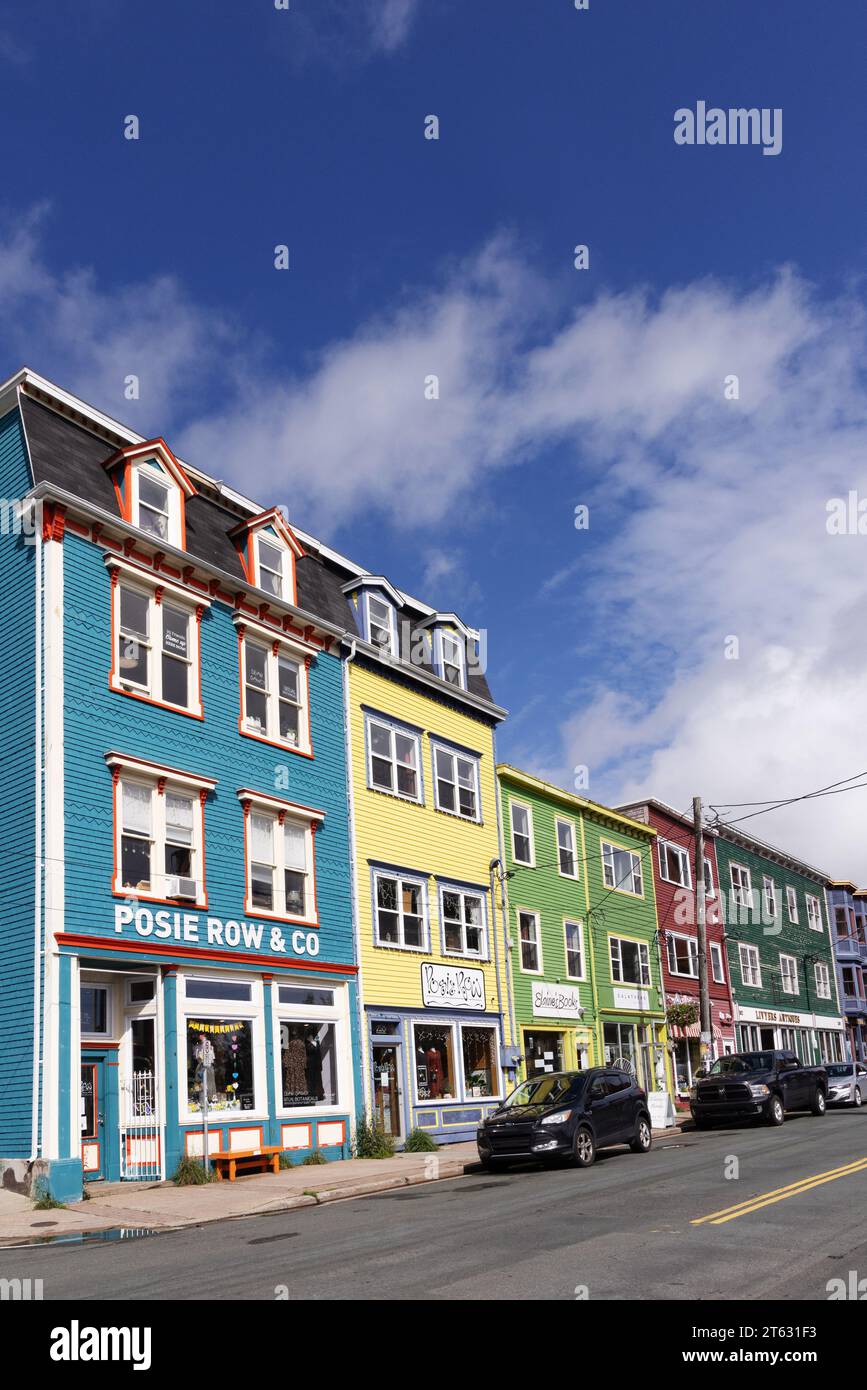 Maisons colorées, ou maisons « jelly bean », scène de rue, Posie Row, Duckworth St, St Johns, terre-Neuve Canada. Architecture traditionnelle. Banque D'Images