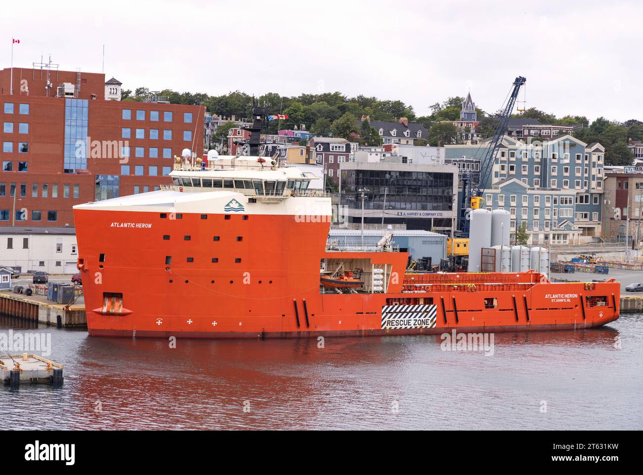 L’Atlantic Heron, un navire de transport et d’approvisionnement en mer multifonctionnel amarré dans le port de St Johns, Terre-Neuve, Canada Banque D'Images