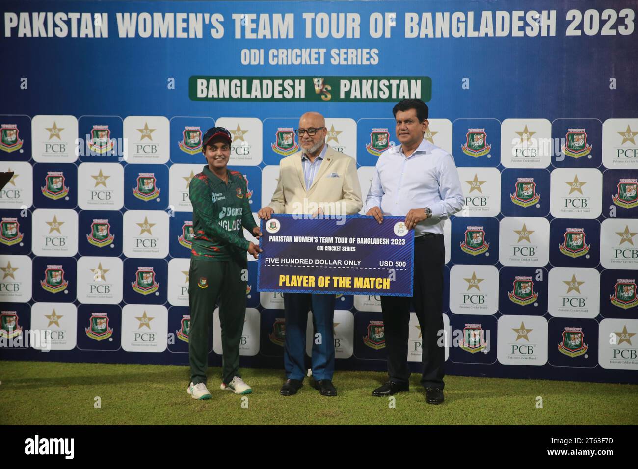 Le capitaine Nigar Sultana Joty devient l'homme du match alors que l'équipe féminine de cricket du Bangladesh décroche le deuxième ODI de la série de trois matchs contre Pakist Banque D'Images