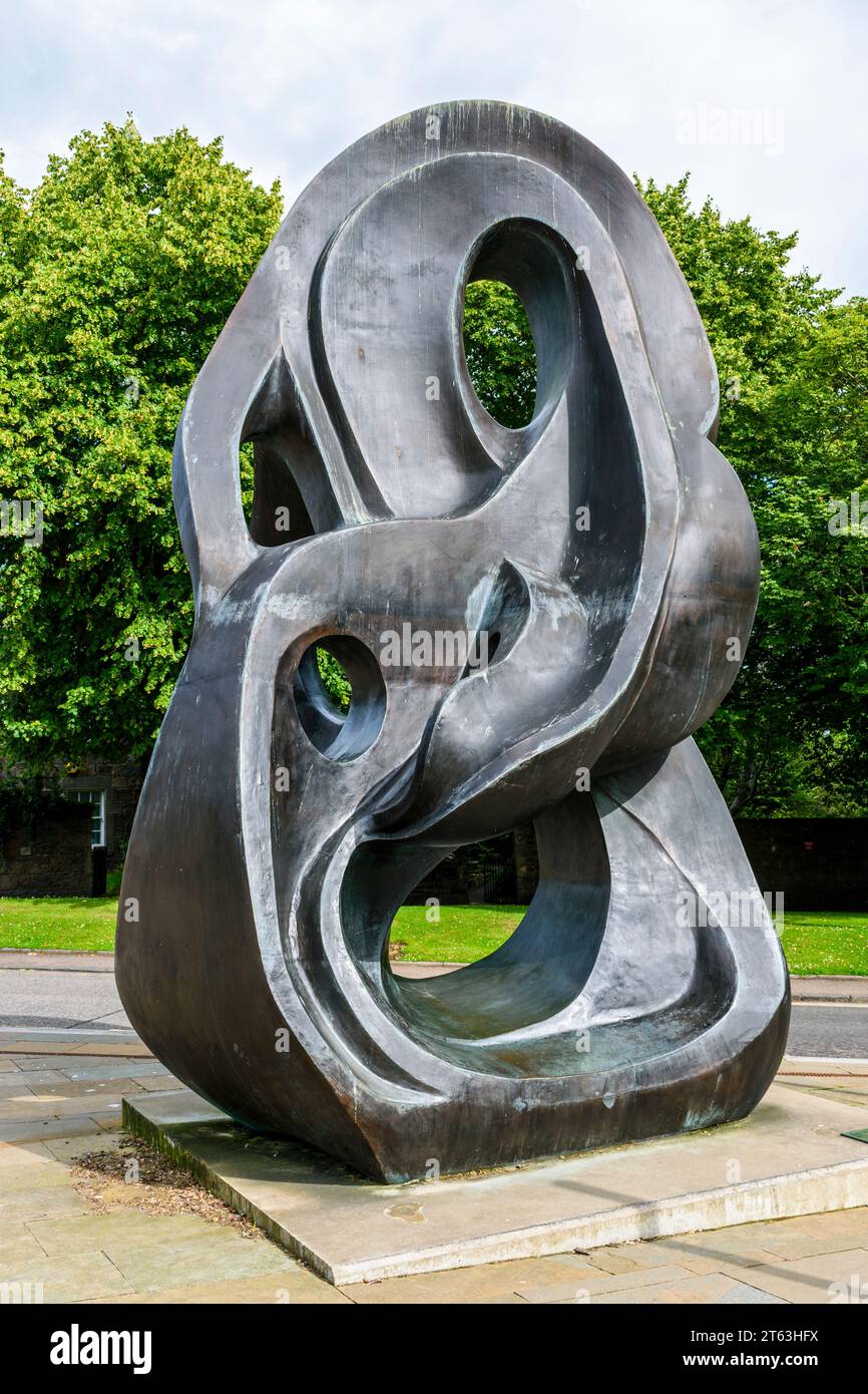 Boucle évolutive 517, une sculpture de Nasser Azam. Aberdeen University, Écosse, Royaume-Uni Banque D'Images