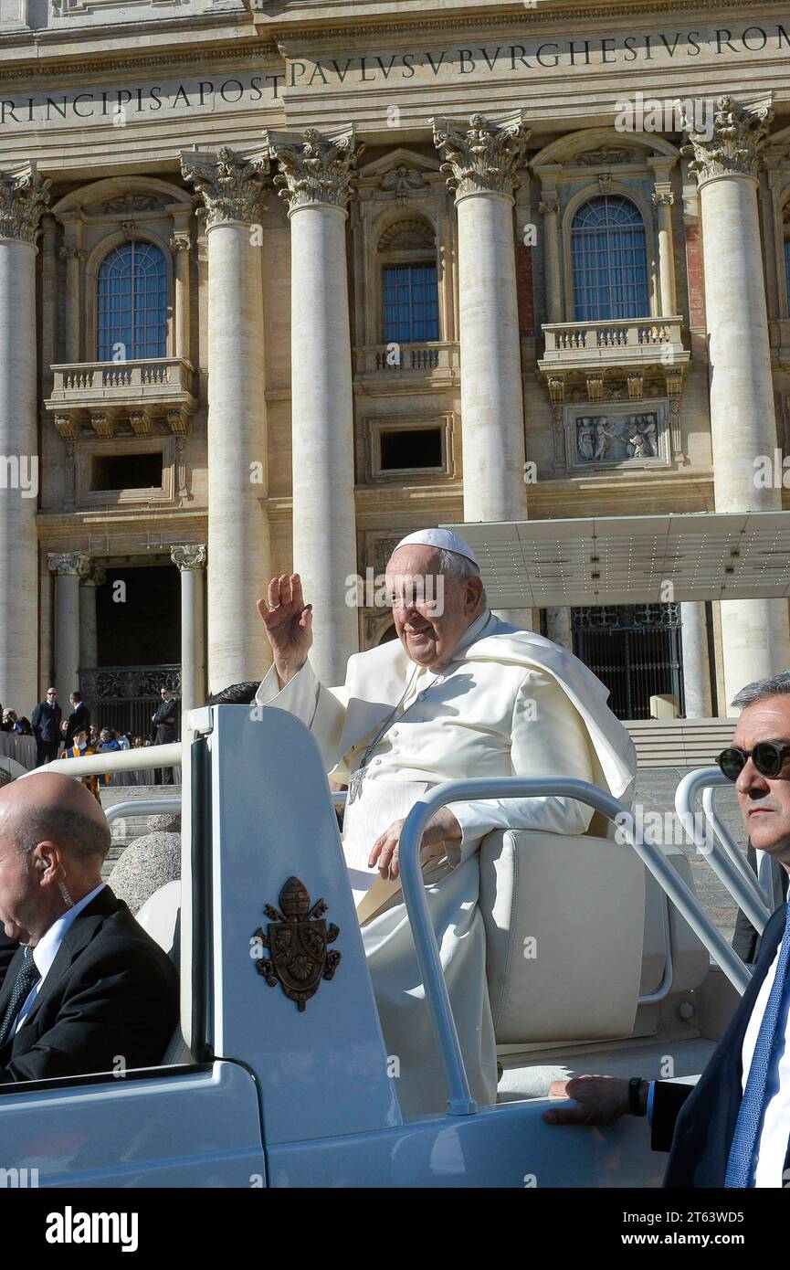 Italie, Rome, le 8 novembre 2023 : le Pape François dirige l'audience générale hebdomadaire sur la place Saint-Pierre, au Vatican. Photo © Stefano Carofei/Sintesi/Alamy Live News Banque D'Images