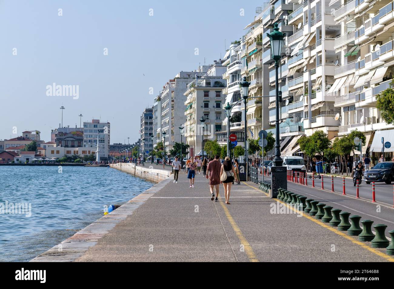 Thessalonique, Grèce - 22 septembre 2023 : vue de la célèbre paralia, la promenade de la plage près de la mer à Thessalonique Grèce Banque D'Images