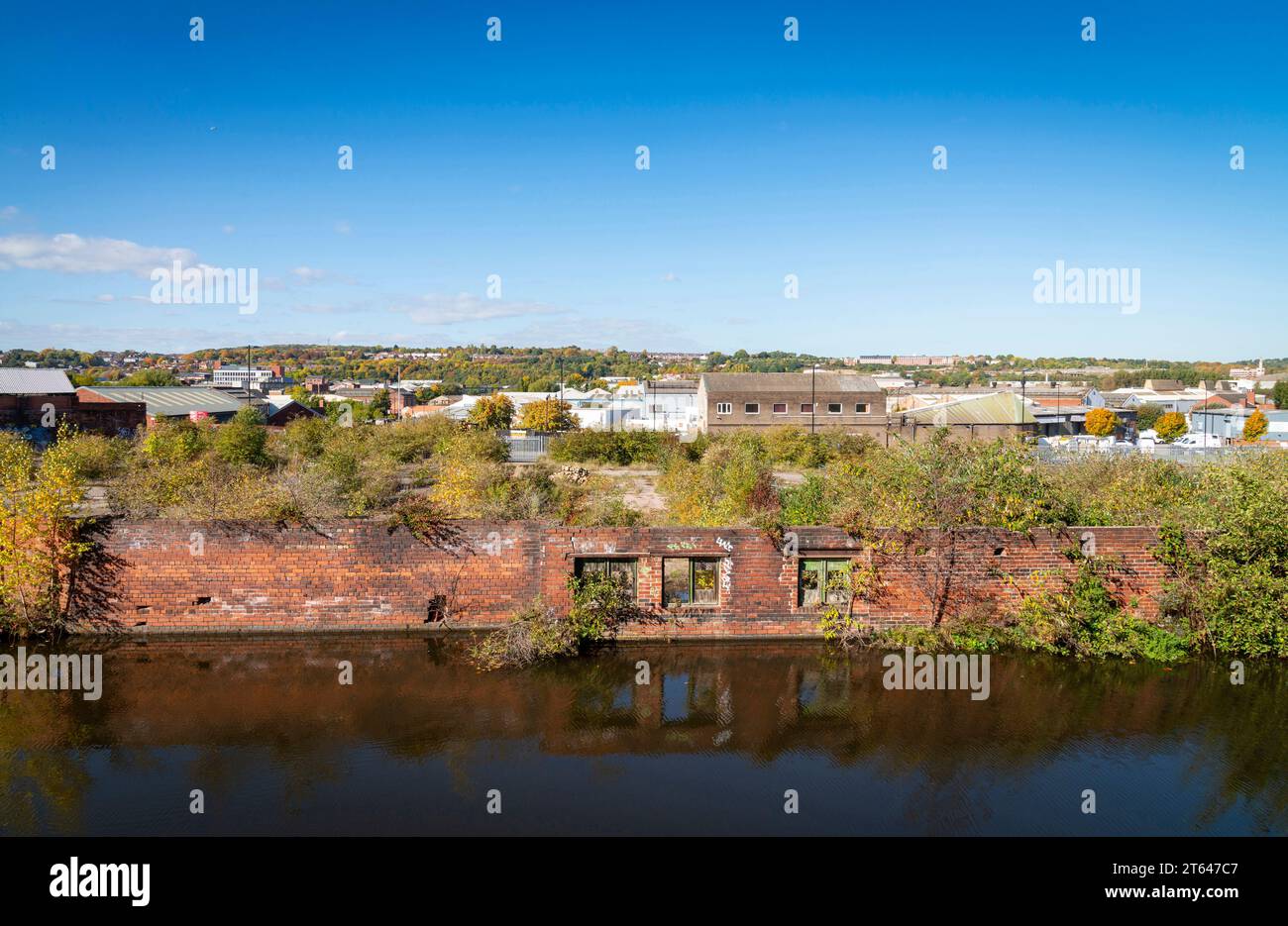 Canal and Derelict Land, Sheffield, 2022 Banque D'Images