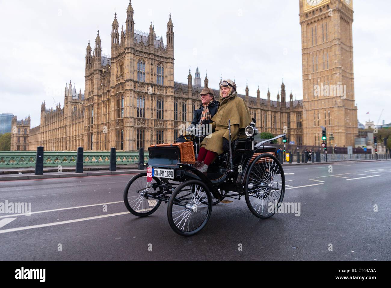 Voiture 1898c Benz participant à la course de voitures vétérans de Londres à Brighton, événement automobile vintage passant par Westminster, Londres, Royaume-Uni Banque D'Images