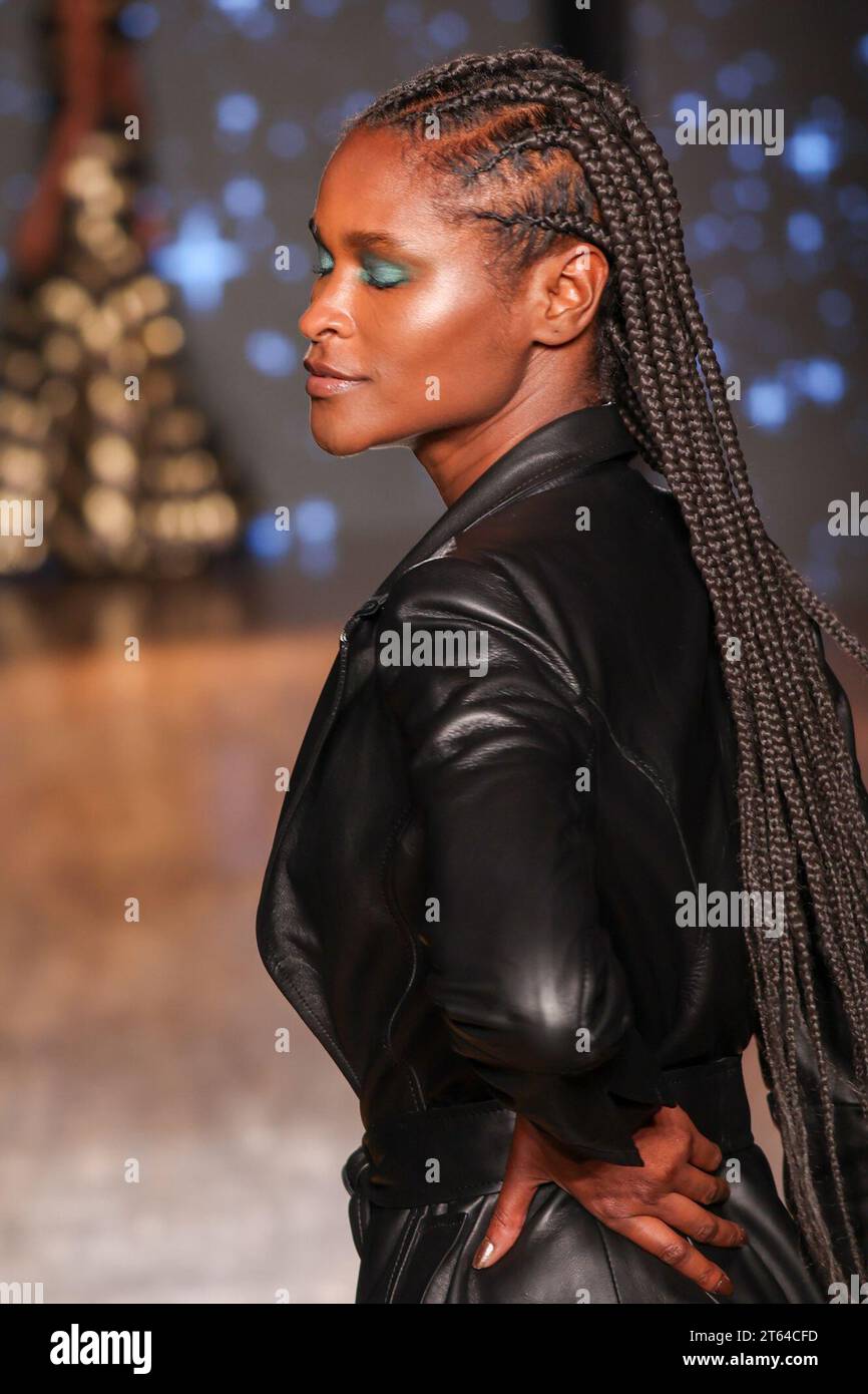 Sao Paulo, Sao Paulo, Brésil. 8 novembre 2023. Sao Paulo (SP), 11/08/2023 - FASHION/FASHION SHOW/SPFW N56/SP - le défilé de Patricia Vieira au centre commercial Iguatemi ouvre la semaine de la mode de Sao Paulo. SPFW n56 se déroule du 8 au 12 novembre, au centre commercial Iguatemi et au Tempo Complex à Sao Paulo. Le Festival SPFW ORIGENS, qui a constitué une trilogie qui a débuté en 2021. Cette année, SPFW embrasse une fois de plus les transformations de la société et réaffirme la force du collectif à donner un nouveau sens aux normes et aux réalités, reconnaissant la culture comme libératrice et transformat Banque D'Images