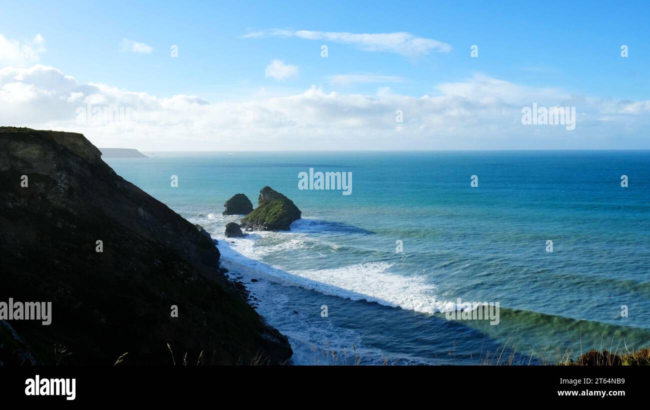 Vue de l'océan Atlantique à Massets Cove près de Portreath sur la côte nord de Cornouailles, Royaume-Uni - John Gollop Banque D'Images