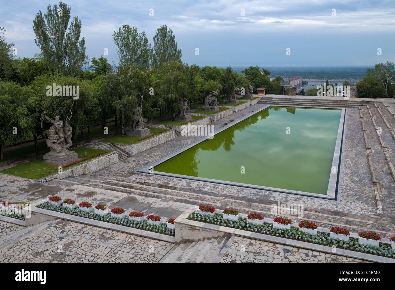 VOLGOGRAD, RUSSIE - 04 JUIN 2023 : matin nuageux de juin sur Mamayev Kurgan Banque D'Images