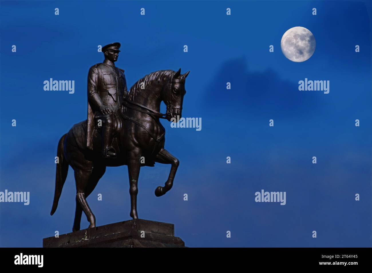 Statue Ataturk sur le cheval avec la lune. 10 novembre Ataturk concept de journée de commémoration. Banque D'Images