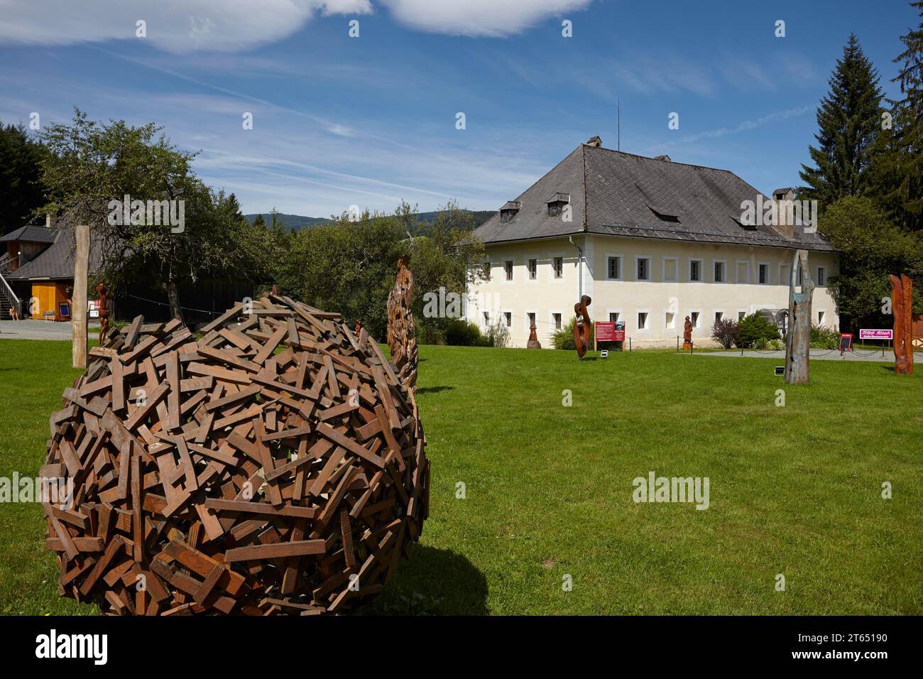 Parc de sculptures en bois au château d'Albeck, Carinthie, Autriche Banque D'Images