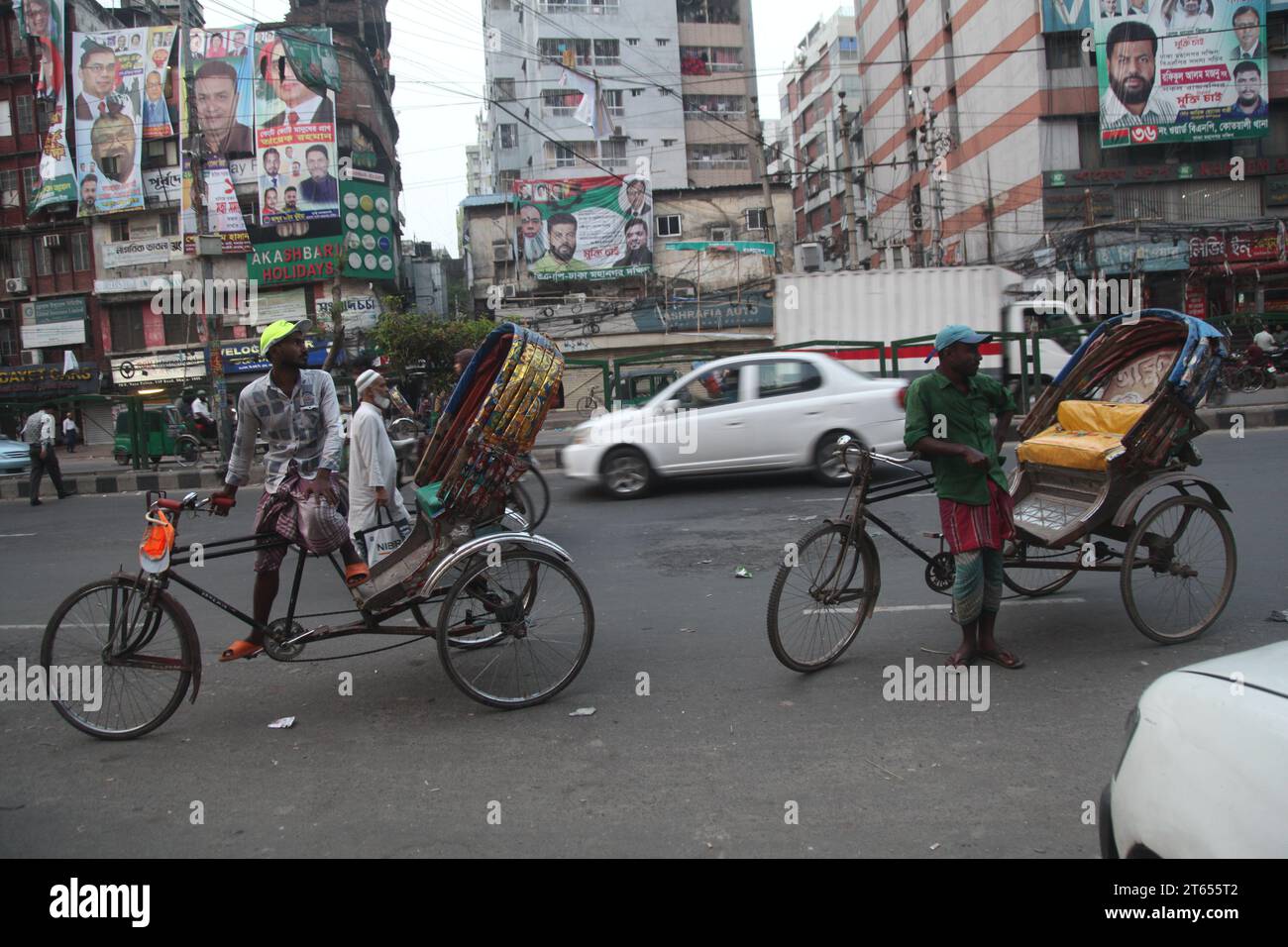 Vie d'un tireur de rickshaw à Dhaka City, Bangladesh novembre5,2023. Nazmul islam/alamy Live News Banque D'Images