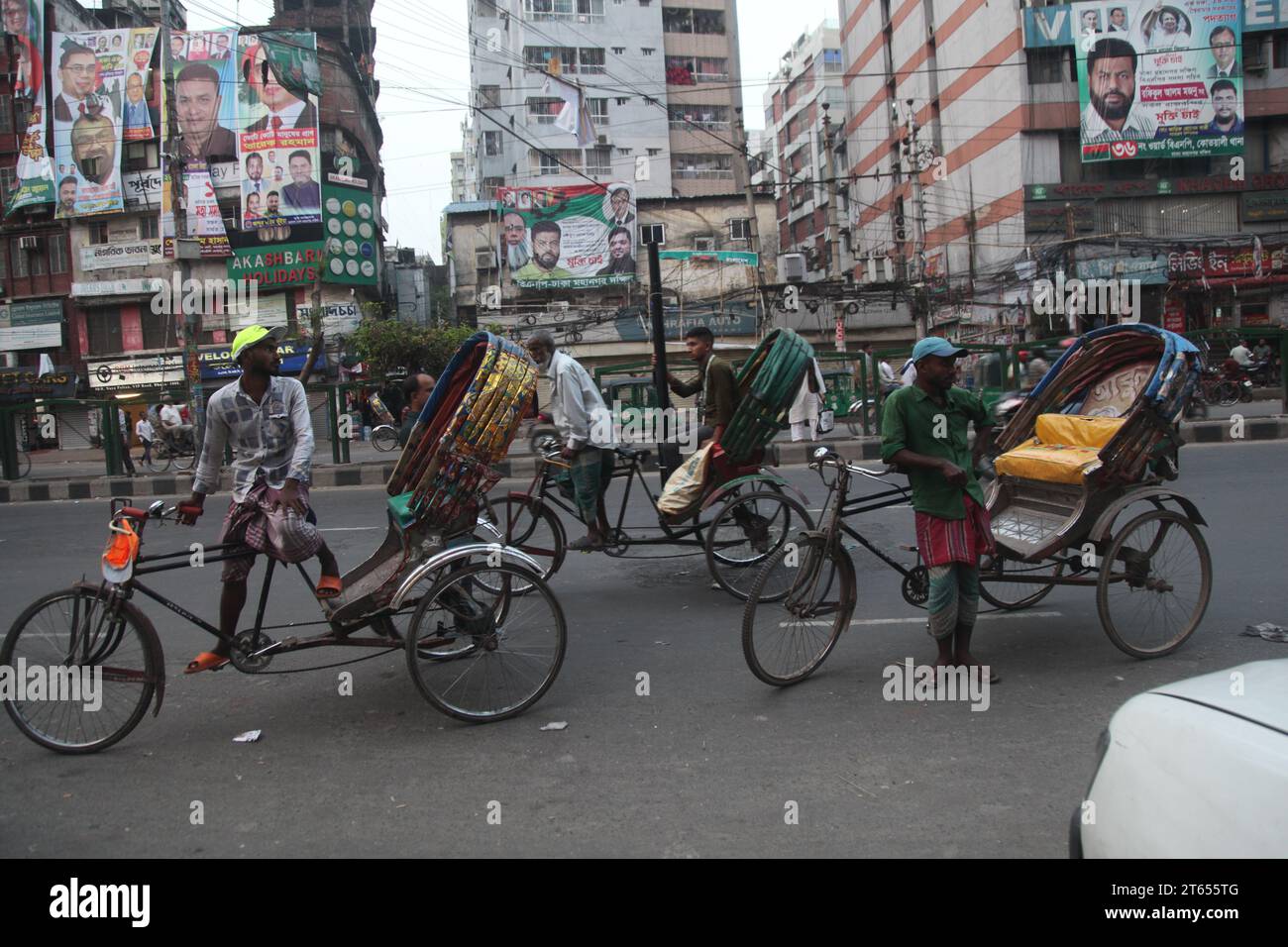 Vie d'un tireur de rickshaw à Dhaka City, Bangladesh novembre5,2023. Nazmul islam/alamy Live News Banque D'Images