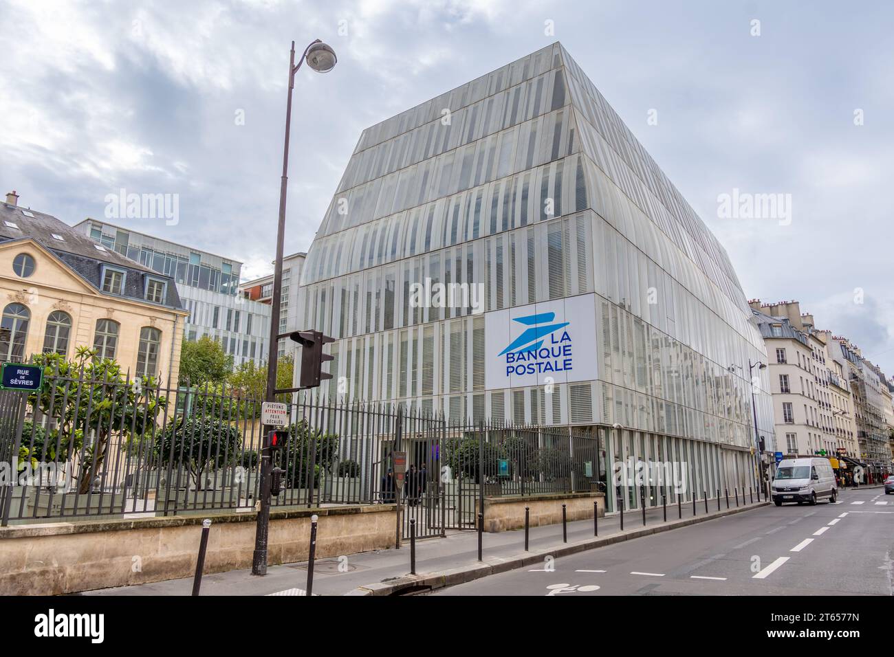 Vue extérieure du bâtiment du siège de la Banque postale. La Banque postale est une banque publique française, filiale du groupe la poste Banque D'Images