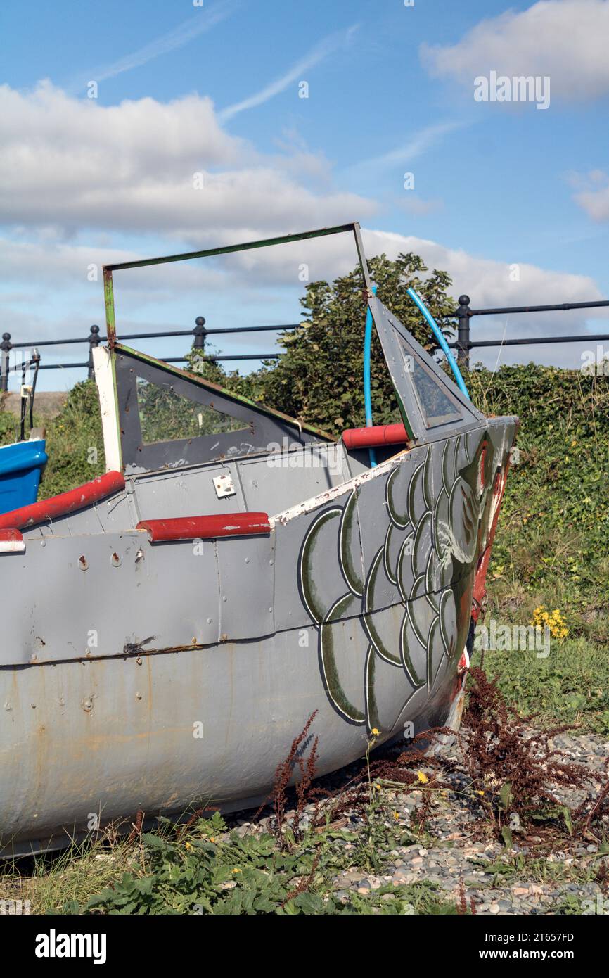 Petit bateau de pêche sur la plage de Lytham. Banque D'Images