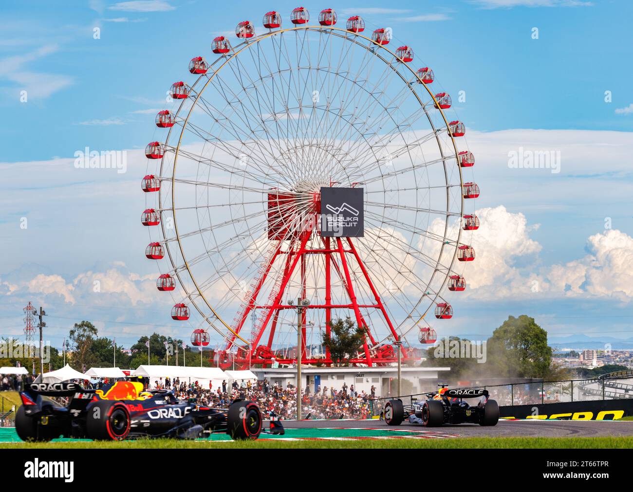 Circuit du Grand Prix de Suzuka, 9 novembre 2023 : Max Verstappen (NED) mène Sergio Perez (MEX) lors du Grand Prix de Formule 1 du Japon 2023. Banque D'Images