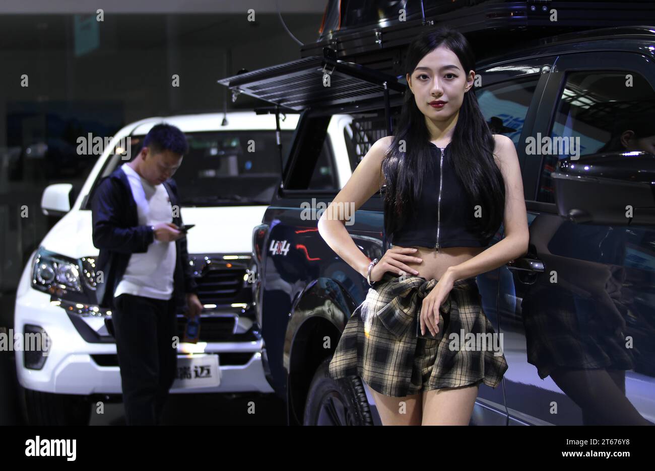 La 20e exposition internationale de l'automobile du sud-ouest de la Chine (Kunming) se termine à Kunming City, dans la province du Yunnan, dans le sud-ouest de la Chine, du 6 au 28 novembre 2023. (Photo ChinaImages/Sipa USA) crédit : SIPA US/Alamy Live News Banque D'Images