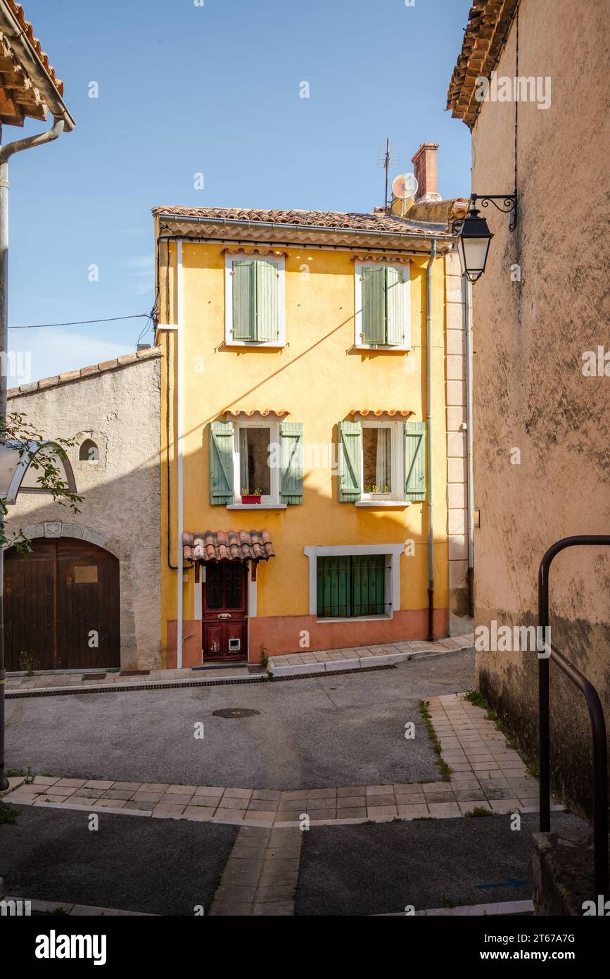 Une vue de Néoules dans le département du Var dans la région Provence Alpes Côte d'Azur en France. Banque D'Images