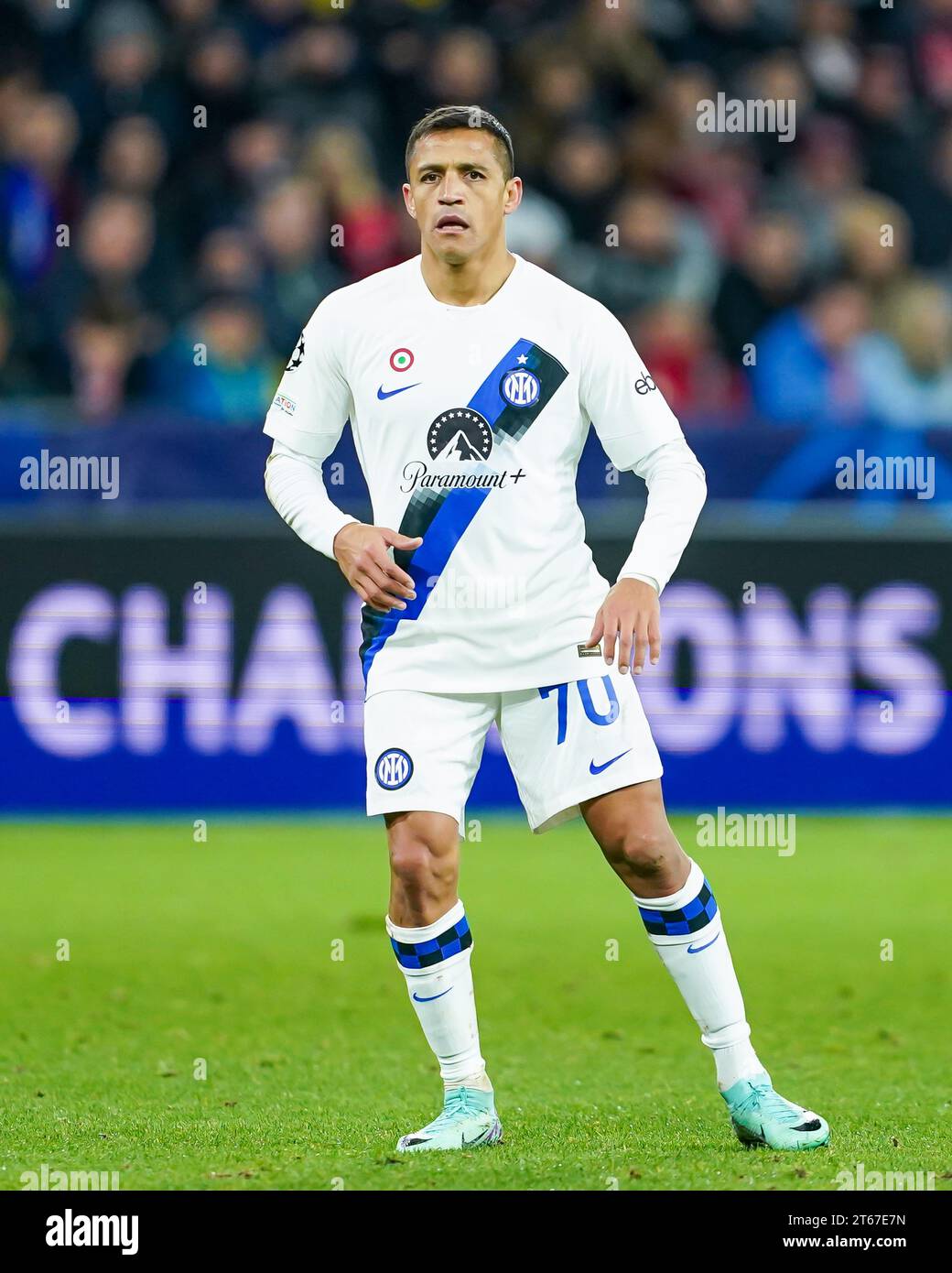 Salzbourg, Autriche. 08 novembre 2022. Salzbourg, Autriche, le 8 novembre 2023 : Alexis Sanchez (70RLR) se penche sur le match de football du Groupe D de l'UEFA Champions League entre le RB Salzbourg et l'Inter au Red Bull Arena de Salzbourg, en Autriche. (Daniela Porcelli/SPP) crédit : SPP Sport Press photo. /Alamy Live News Banque D'Images