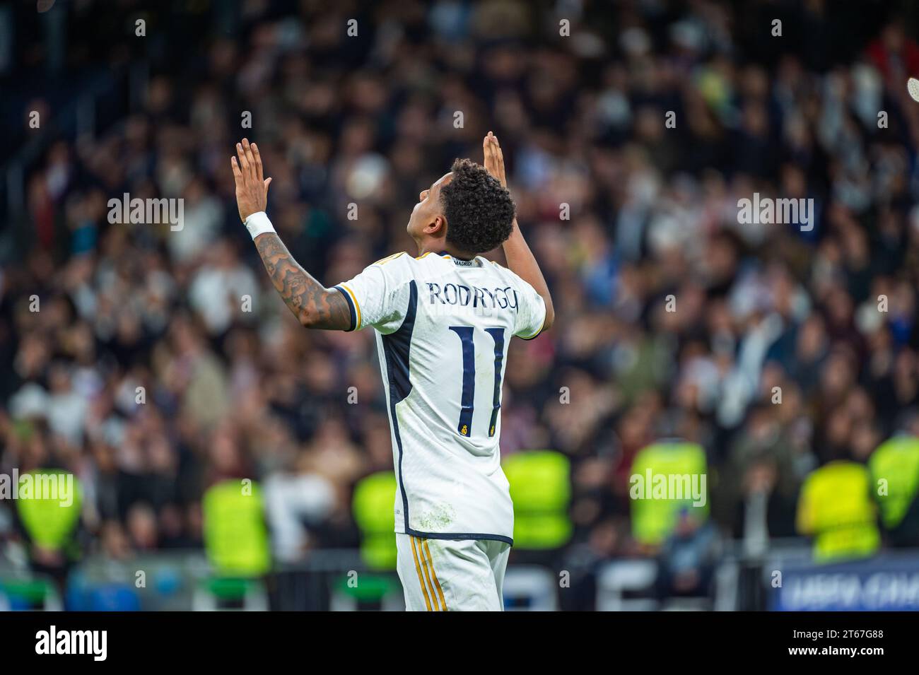 Madrid, Espagne. 08 novembre 2023. Rodrygo Silva de Goes, du Real Madrid, célèbre après avoir marqué un but lors du match de l'UEFA Champions League 2022/23 entre le Real Madrid et Braga au stade Bernabeu. Real Madrid 3:0 Braga. (Photo Alberto Gardin/SOPA Images/Sipa USA) crédit : SIPA USA/Alamy Live News Banque D'Images