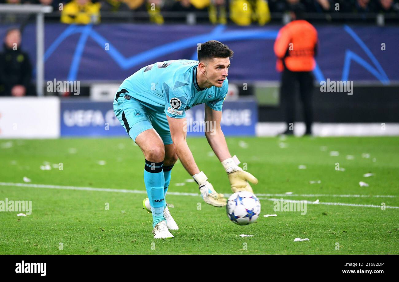 Ligue des champions, signal Iduna Park Dortmund : Borussia Dortmund vs Newcastle United ; Nick Pope (NOUVEAU) Banque D'Images