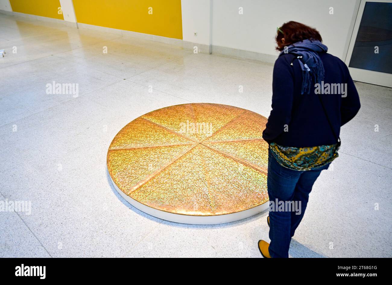 Prague, République tchèque. 09 novembre 2023. Le projet d'exposition de Milena Dopitova Even ODD photographié au Palais des expositions, Galerie nationale de Prague, République tchèque, le 9 novembre 2023. Le projet qui a été créé en 2022 à Bruxelles, Belgique, est dédié à la présidence tchèque du Conseil de l'Union européenne, le projet traite de la question de la solidarité en tant que concept fondamental de l'Europe. Crédit : Roman Vondrous/CTK photo/Alamy Live News Banque D'Images