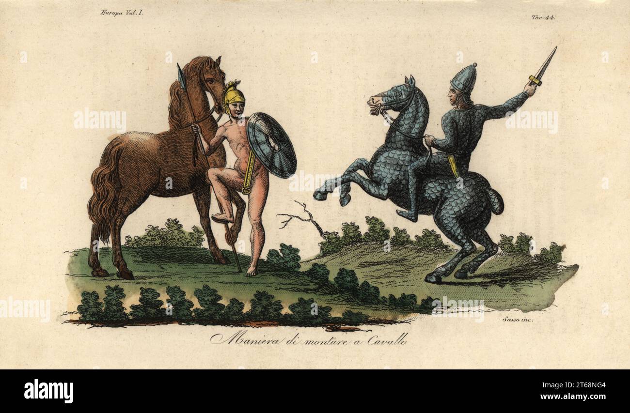 Méthode grecque antique de monter et monter un cheval nu. Un homme de cavalerie monte un cheval en tenant la lance et la bride dans sa main droite, et en plaçant son pied droit sur une goupille de fer dépassant de sa lance. Un autre cavalier en armure à grande échelle monte un cheval en barde à grande échelle. Maniera di montare a cavallo. Gravure sur cuivre coloriée à la main par Giovanni Antonio Sasso de Giulio Ferrarios costumes ancien et moderne des peuples du monde, il Costume Antico e Moderno, Florence, 1842. Banque D'Images