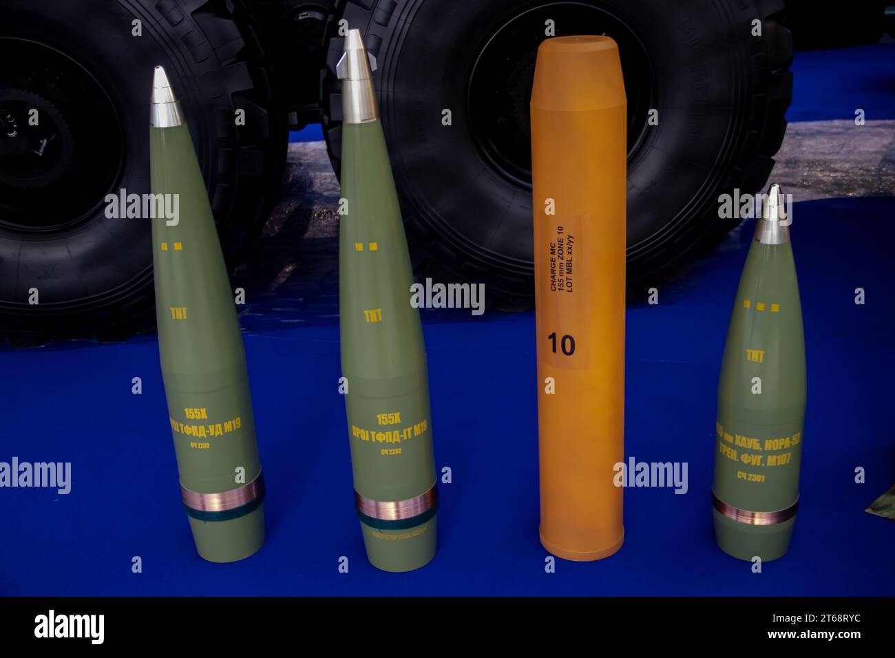 Obus de mortier antichar de missile guidé par satellite GPS, exposé à une foire militaire à Belgrade, Serbie Banque D'Images