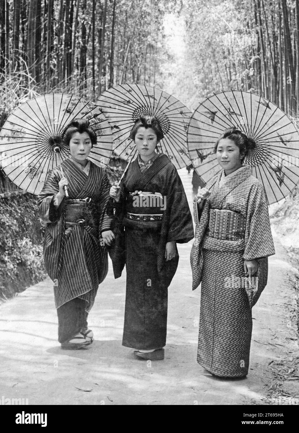 Les femmes japonaises marchent. [traduction automatique] Banque D'Images
