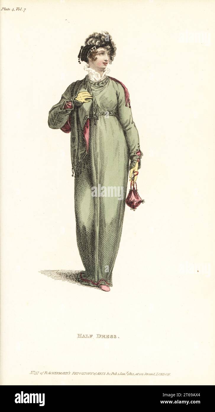 Régence femme dans le manteau de Pomeranian de soie d'olive pâle, grand collier de mousseline à la robe romaine sous, chapeau de velours noir avec pampille de soie et plumes d'autruche, ridicule brodée rose.Demi-robe.Conçu par Milliner Mme Elizabeth Gill, 1 Cork Street, Burlington Gardens.Plaque 4, vol. 7, le 1 janvier 1812.Gravure sur plaque de coperplate de couleur main peut-être par Thomas Uwins de Rudolph Ackermann's Repository of Arts, Londres. Banque D'Images