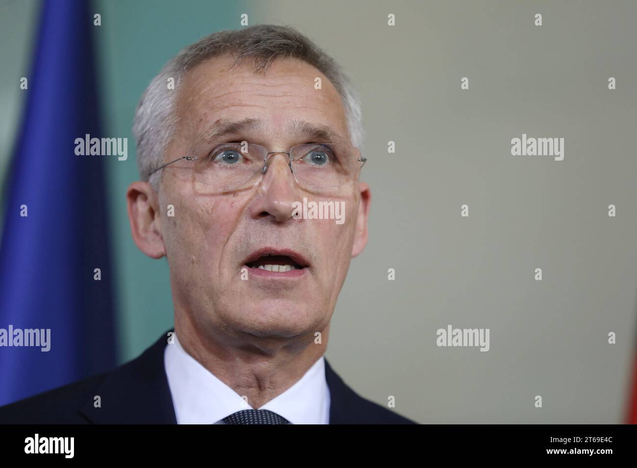 Berlin, Deutschland, 09.11.2023 : Generalsekretär OTAN Jens Stoltenberg wird vom Bundeskanzler im Bundeskanzleramt zu einem Arbeitsbesuch empfangen. Pressekonferenz/Pressetatement vor dem gemeinsamen Gespräch, in dem aktuelle sicherheits- und verteidigungspolitische Fragen im Mittelpunkt stehen sollen. *** Berlin, Allemagne, 09 11 2023 le Secrétaire général de l'OTAN, Jens Stoltenberg, est reçu par le Chancelier fédéral à la Chancellerie fédérale pour une visite de travail Conférence de presse Déclaration de presse avant les pourparlers conjoints, qui porteront sur les questions actuelles de politique de sécurité et de défense Copyright : XDTS Banque D'Images