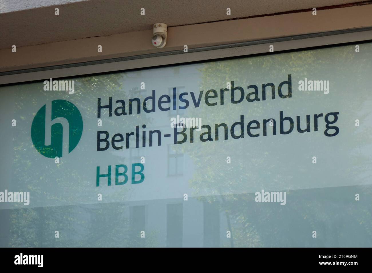 Handelsverband Berlin-Brandenburg Handelsverband Berlin-Brandenburg, 26.09.2023, Kreuzberg, Mehringdamm, Berlin, der Handelsverband Berlin-Brandenburg ist ein Branchenverband des Einzelhandels in den Bundesländern Berlin und Brandenburg, *** Handelsverband Berlin Brandenburg Handelsverband Berlin Brandenburg, 26 09 2023, Kreuzberg, Mehringdamm, Berlin, le Handelsverband Berlin Brandenburg est une association de l'industrie du commerce de détail dans les États fédéraux de Berlin et Brandebourg, crédit : Imago / Alamy Live News Banque D'Images