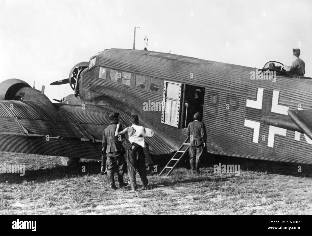 Blessé avant le transport par un Junkers Ju 52 à l'aérodrome de Borginski en Russie. Photo : Wetterau. [traduction automatique] Banque D'Images
