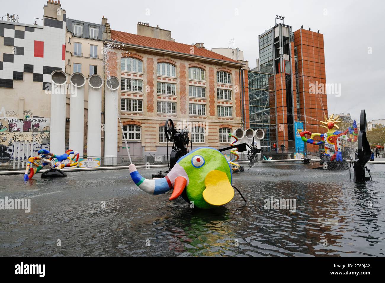 LA MYTHIQUE FONTAINE STRAVINSKY FRAÎCHEMENT RESTAURÉE À PARIS Banque D'Images