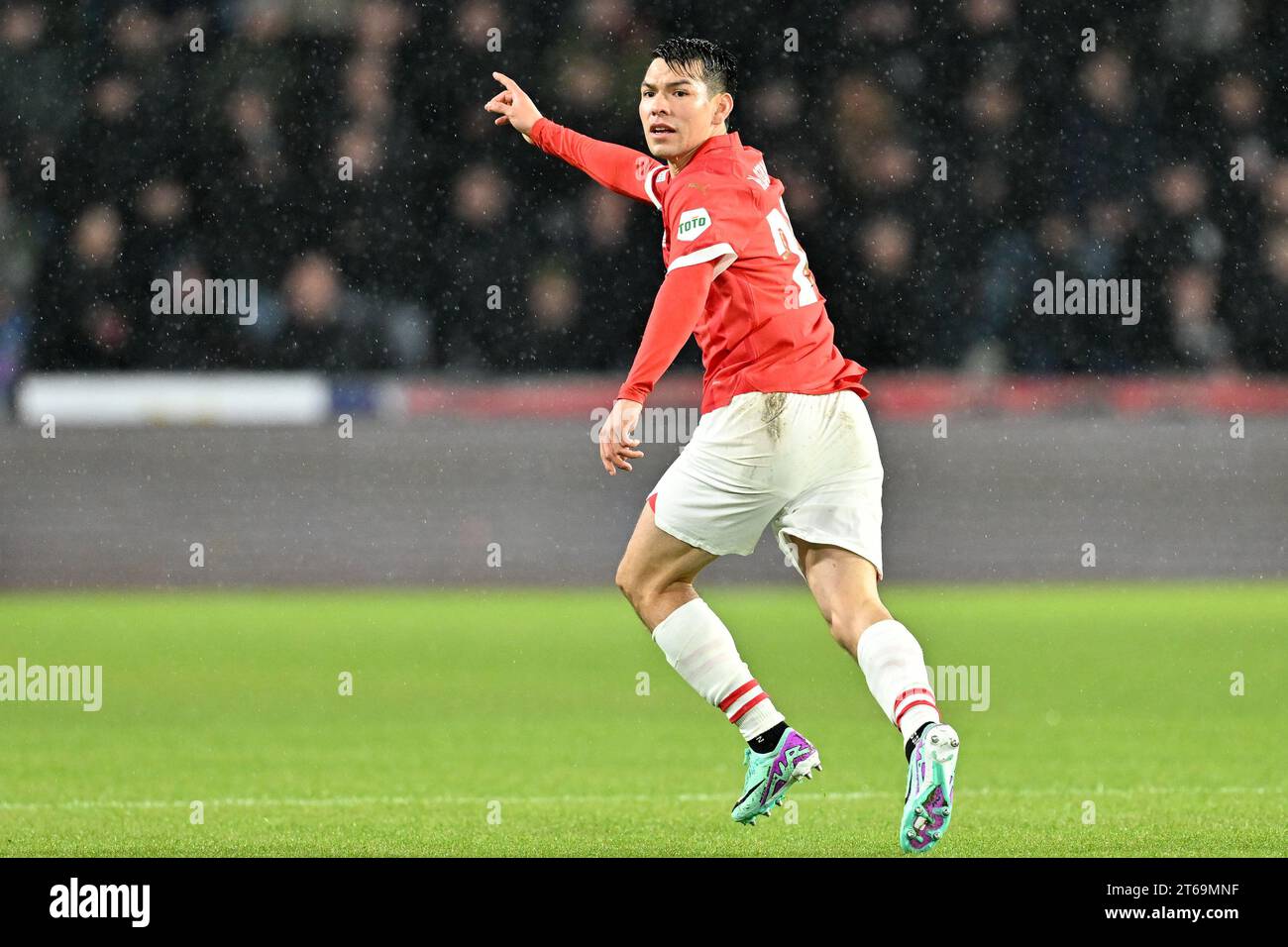 Eindhoven, pays-Bas. 08 novembre 2023. Hirving Lozano (27 ans) d'Eindhoven photographié lors du match de la journée 4 de l'UEFA Champions League dans le groupe B lors de la saison 2023-2024 entre le PSV d'Eindhoven et le Racing Club de Lens le 8 novembre 2023 à Eindhoven, aux pays-Bas. (Photo de David Catry/Isosport) crédit : Sportpix/Alamy Live News Banque D'Images