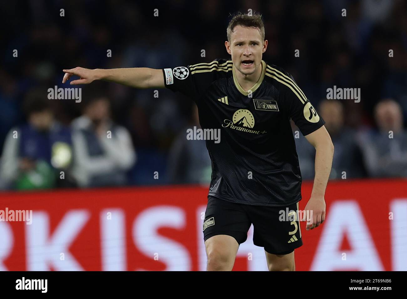 Le défenseur allemand de Berlin Paul Jaeckel gesticule lors du match de championnat de l'UEFA entre SSC Napoli et Union Berlin au stade Diego Armando Maradona à Naples, dans le sud de l'Italie, le 08 novembre 2023. Banque D'Images