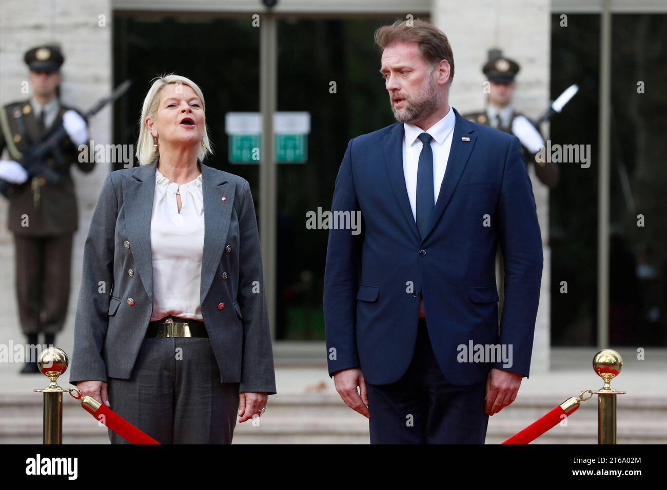 Croatie, Zagreb, 091123. Le ministre de la Défense Mario Banozic a rencontré le ministre de la Défense de la République d'Autriche Klaudia Tanner. Photo : Damjan Tadic/CROPIX Copyright : xxDamjanxTadicx/xCROPIXx banozic tanner5-091123 crédit : Imago/Alamy Live News Banque D'Images