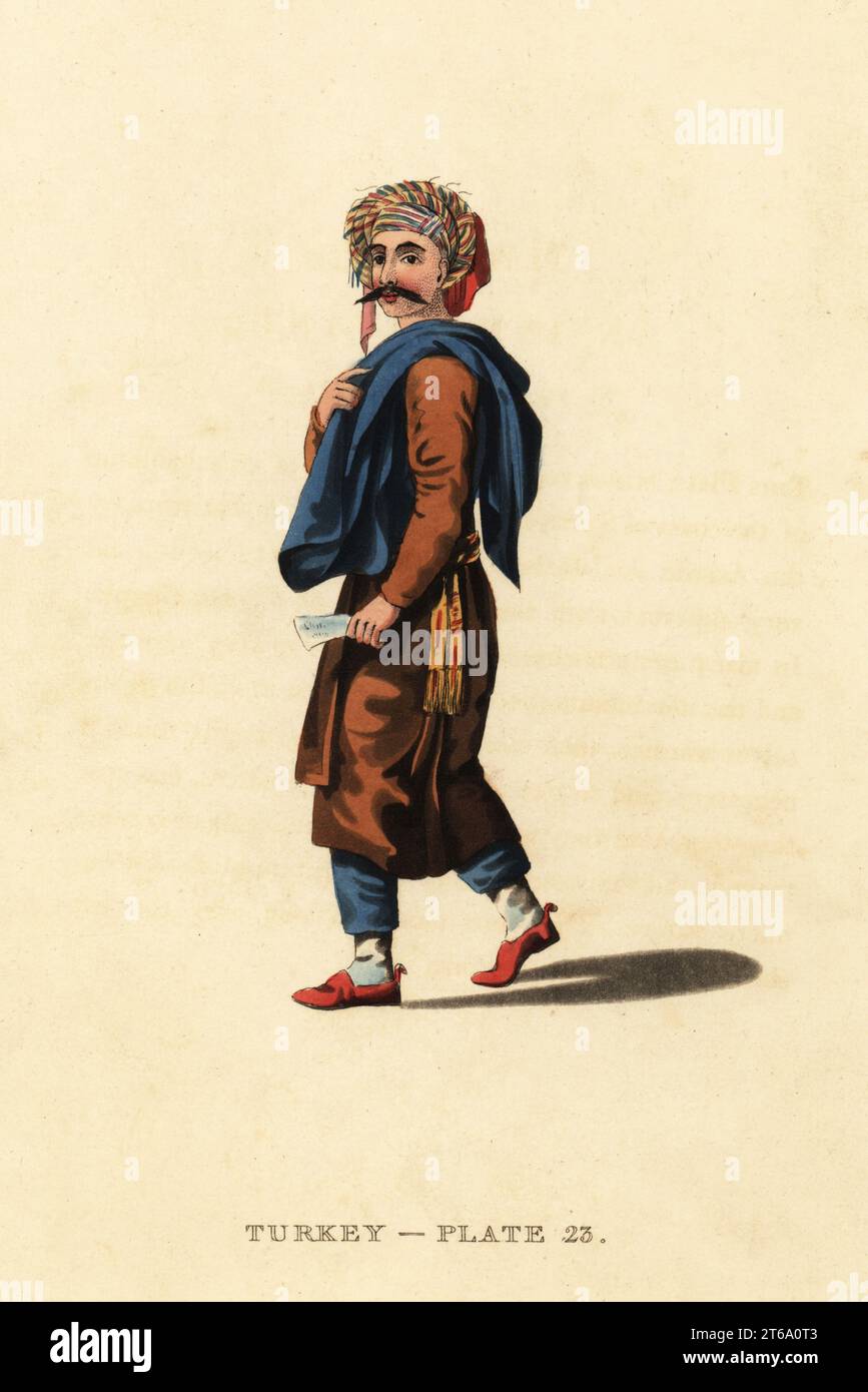 Costume d'un homme de la côte de Syrie. En turban, manteau bleu sur l'épaule, tunique marron, pantalon bleu et pantoufles rouges. Gravure sur cuivre colorée à la main d'après Octavian Dalvimart de William Alexanders traduction de représentations pittoresques de la robe et des manières des Turcs, Thomas MLean, Londres, 1814. Banque D'Images