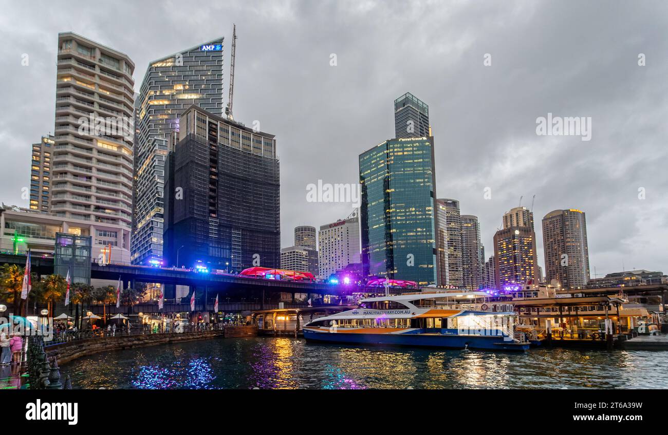 Circular Quay Wharf avec ferry de nuit à Sydney, Australie le 6 janvier 2023 le 6 janvier 2023 Banque D'Images