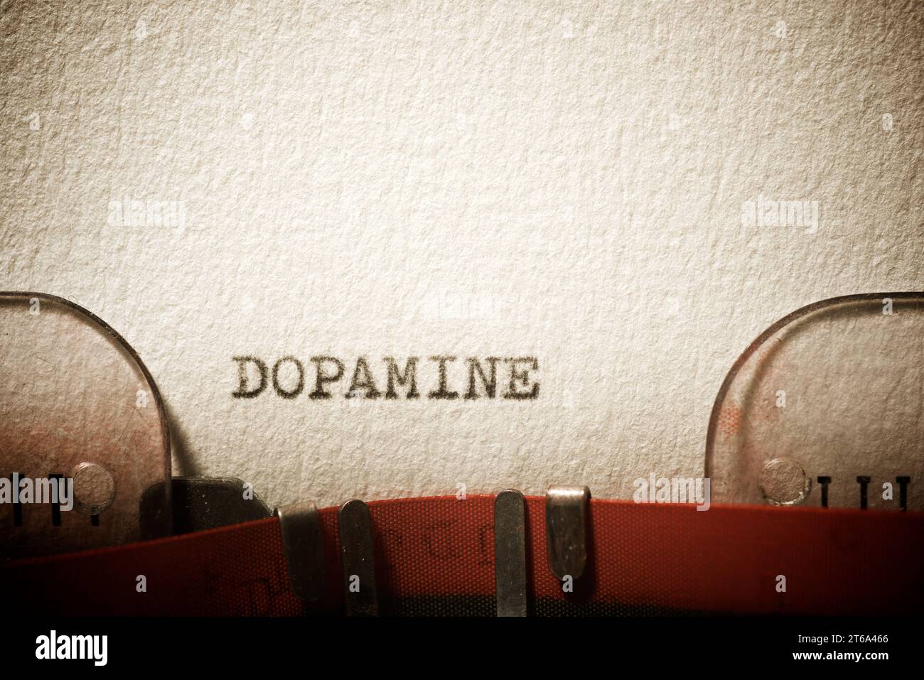 Mot dopaminergique écrit avec une machine à écrire. Banque D'Images