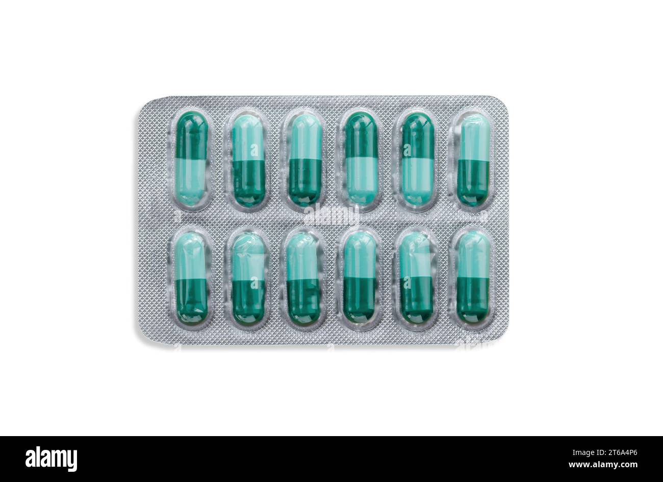 Blister avec pilules et capsules isolé sur fond blanc. Emballage pour médicaments. Banque D'Images