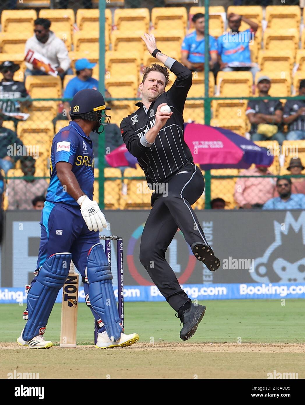 Bangalore, Karnataka, INDE. 9 novembre 2023. Coupe du monde de cricket masculin ICC INDE 2023 : 41e match de la coupe du monde de cricket ICC : .New Zealand V Srilanka au Chinnasamy Stadium, Bangalore. Feuguson dans l'action de bowling (image de crédit : © Seshadri Sukumar/ZUMA Press Wire) USAGE ÉDITORIAL SEULEMENT! Non destiné à UN USAGE commercial ! Banque D'Images