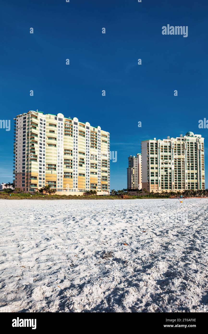 Plage et hôtels sur Marco Island, Naples, Floride, États-Unis. Banque D'Images
