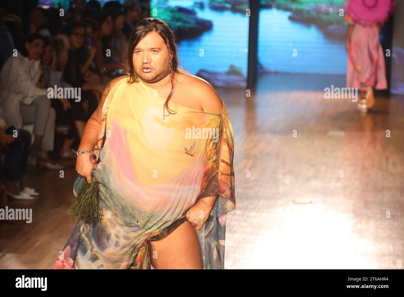 São PAULO, SP - 09.11.2023 : SPFW N56 - la parade de la marque Paradise lors de SPFW N56 qui s'est tenue ce jeudi après-midi (09) au Shopping Iguatemi à São Paulo (photo : Yuri Murakami/Fotoarena) Banque D'Images